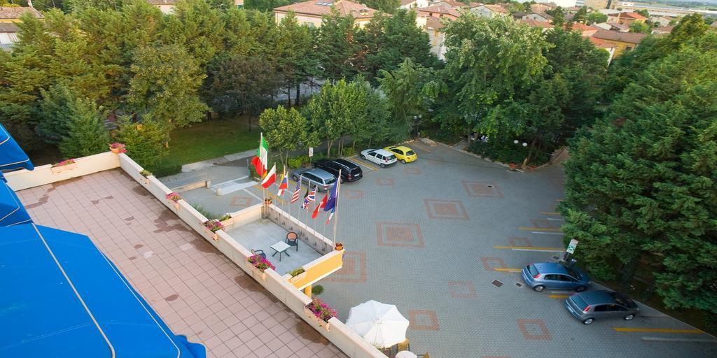Valdenza Hotel Campegine Buitenkant foto
