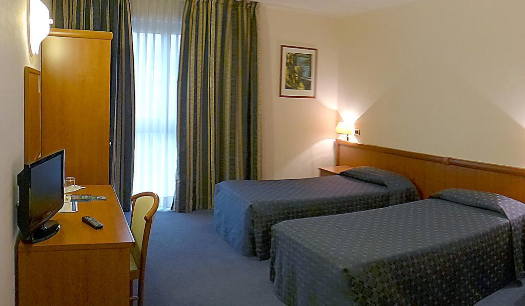 Valdenza Hotel Campegine Buitenkant foto