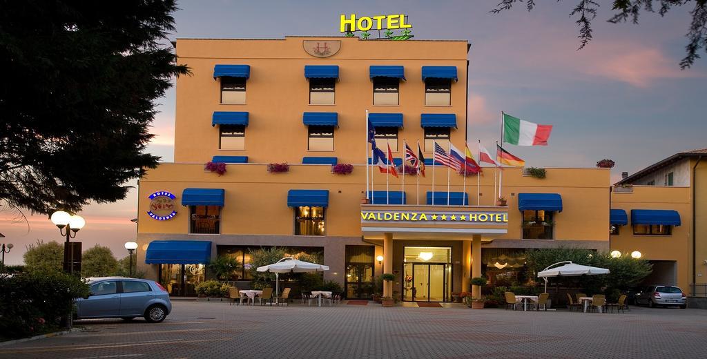 Valdenza Hotel Campegine Buitenkant foto
