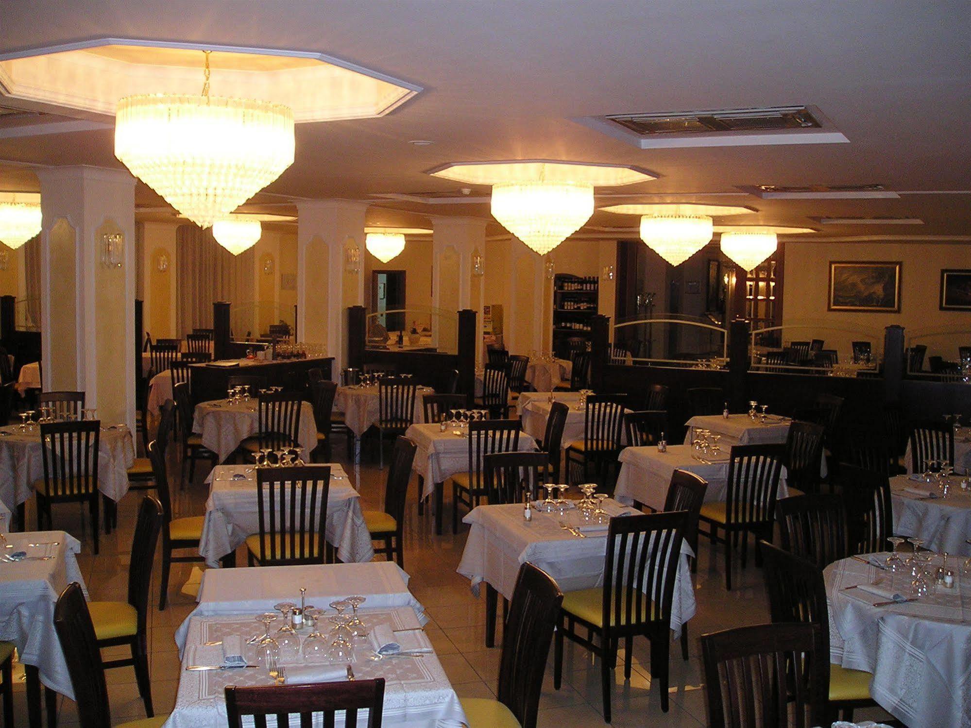 Valdenza Hotel Campegine Buitenkant foto