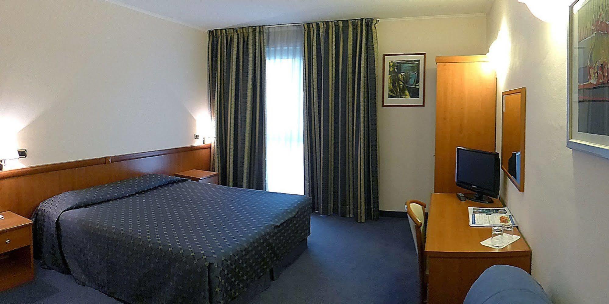 Valdenza Hotel Campegine Buitenkant foto