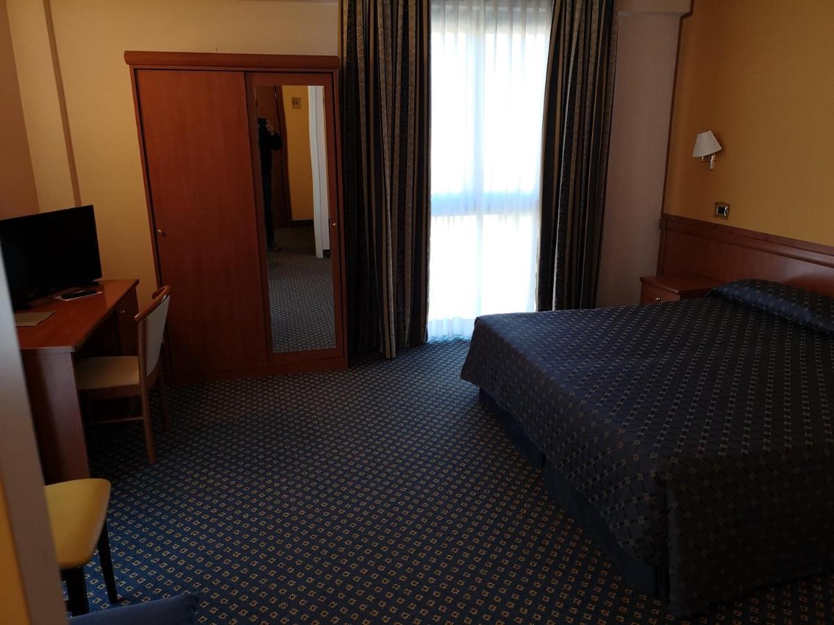 Valdenza Hotel Campegine Buitenkant foto