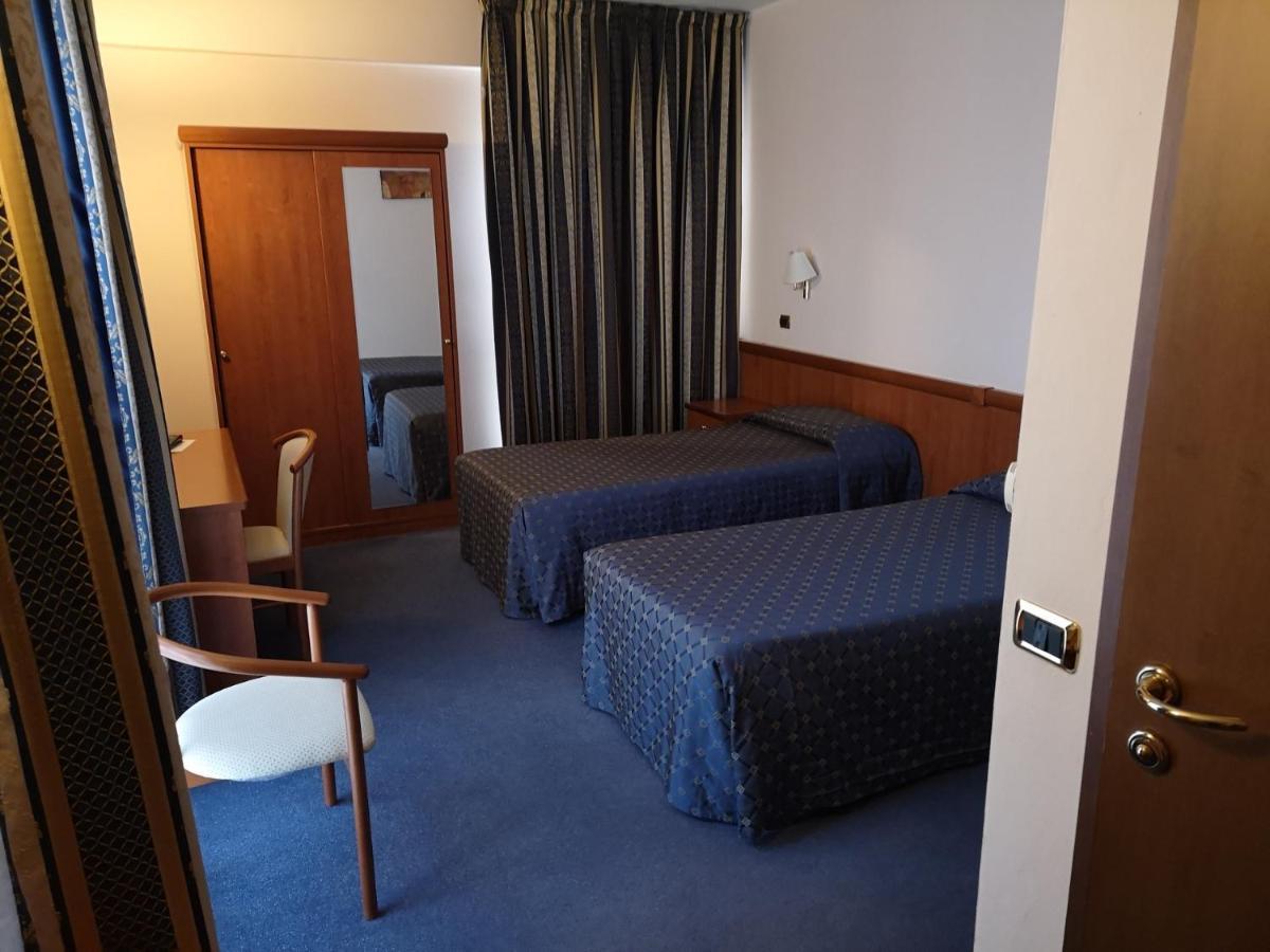 Valdenza Hotel Campegine Buitenkant foto